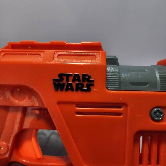 Star Wars NERF Poe Dameron Blaster (glowstrike darts not included) - Picture 4 of 6